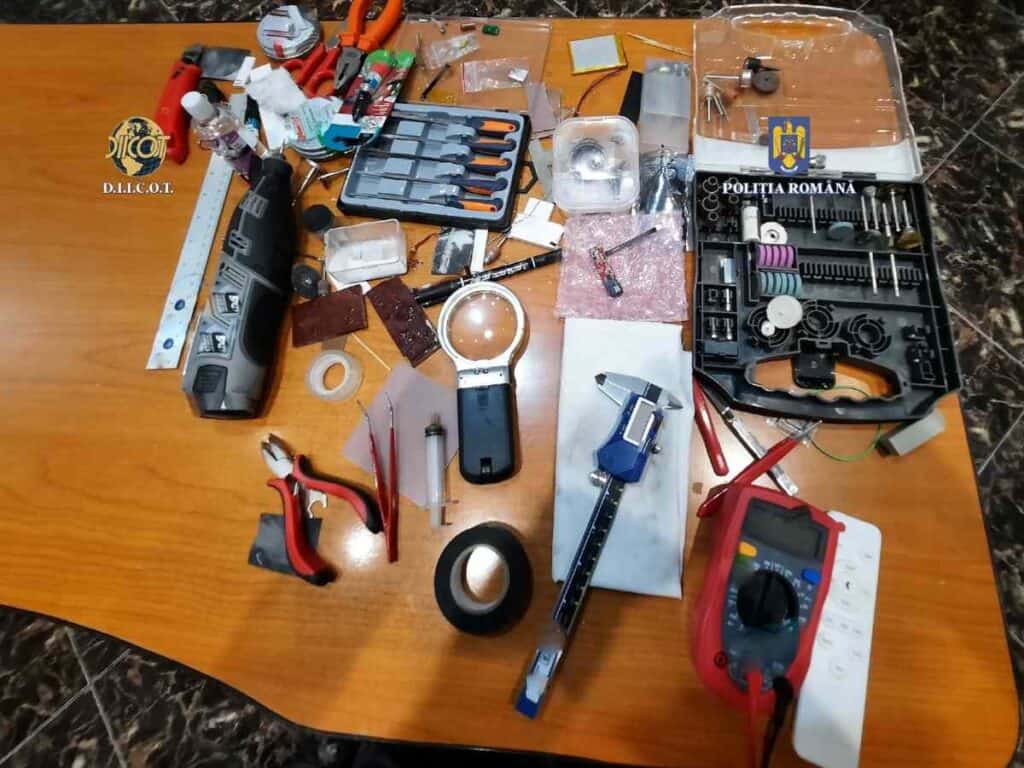 Aparatură folosită pentru skimming