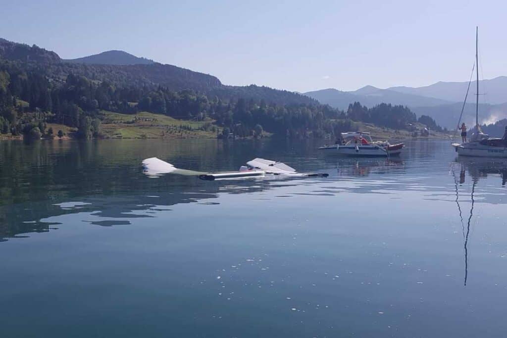 Avion căzut în lacul Colibița. Sursa foto: ISU BN