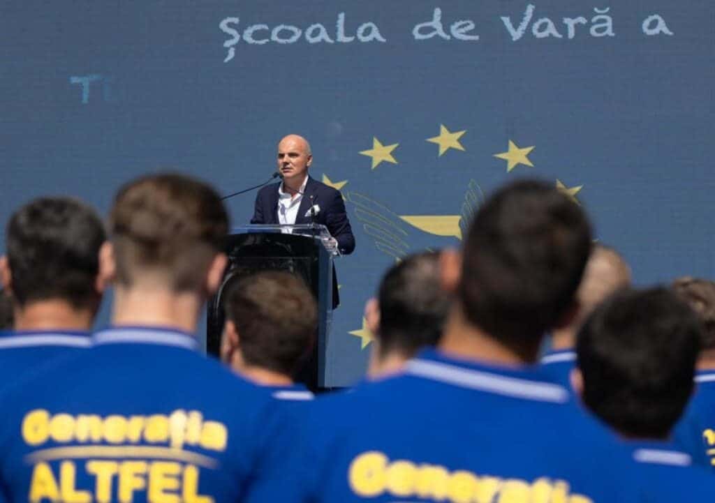 Rareş Bogdan, tinerilor liberali: Ascultaţi cu circumspecţie inclusiv retorica de la Bruxelles