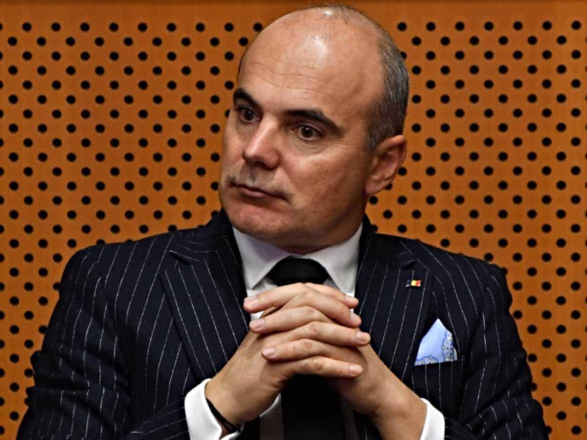 De ce tace Rareş Bogdan: ”Înghit foarte multe jigniri. Îmi muşc buzele şi să merg înainte. Am promis. La momentul oportun...”