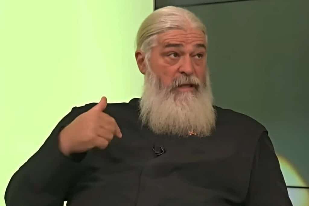 Preotul Calistrat, acuzat că a bătut două femei în curtea bisericii, nu va oficia slujbe pe durata anchetei