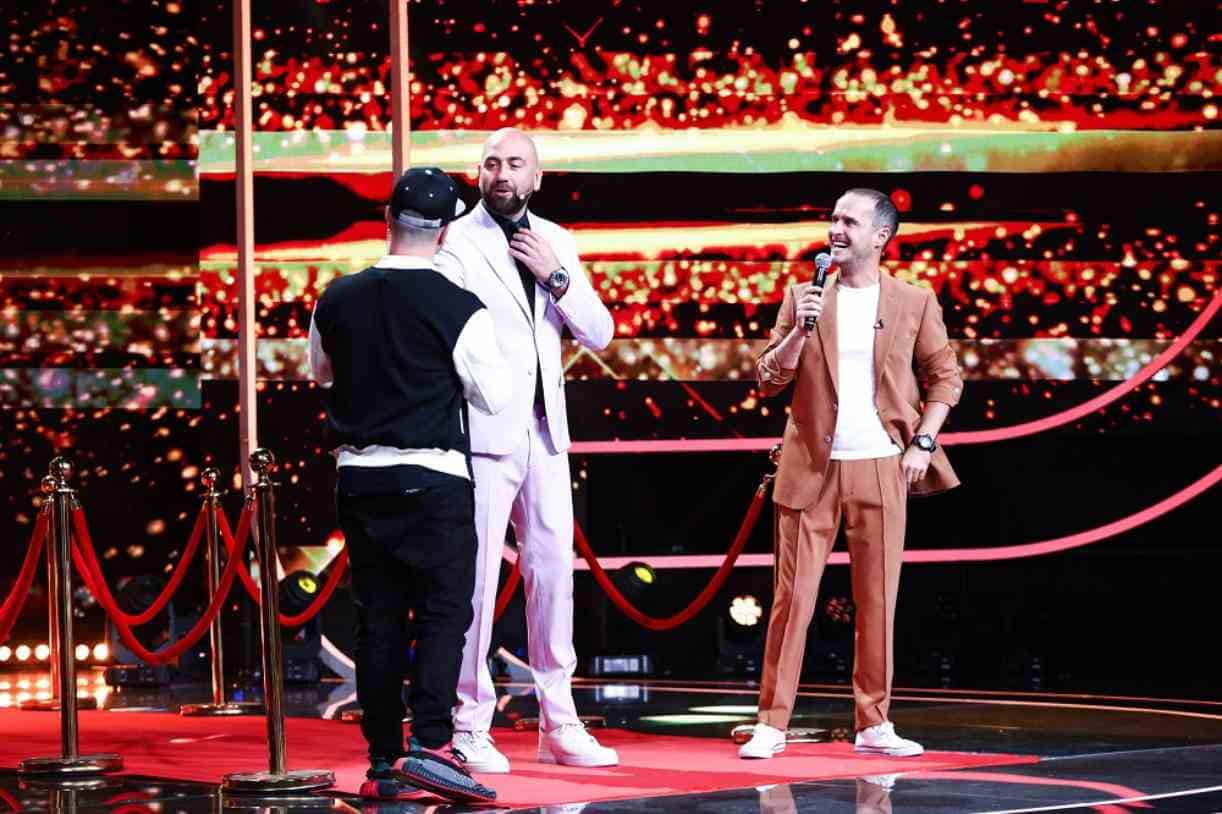 Având o experiență de peste 18 ani în lumea stand-up comedy, Vio a acceptat cu mare bucurie propunerea de a se alătura juriului iUmor. Sursa foto: Antena 1