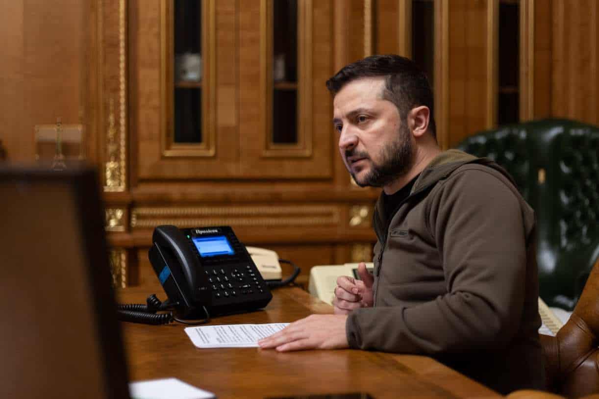Zelenski: Inamicul suferă pierderi grave în Doneţk