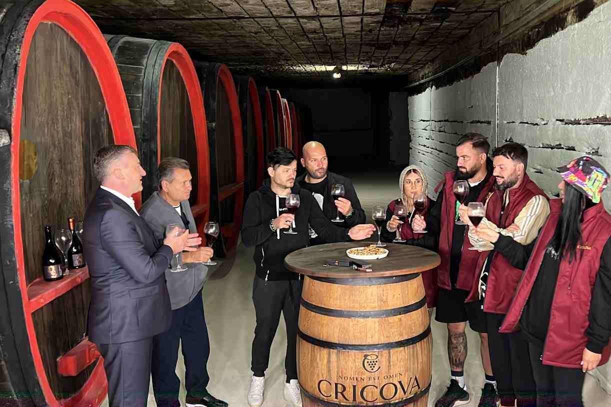 Poftiți la târg: împreună cu o echipă nouă de vedete ajunge la Cricova și Chișinău. Sursa foto: Antena 1