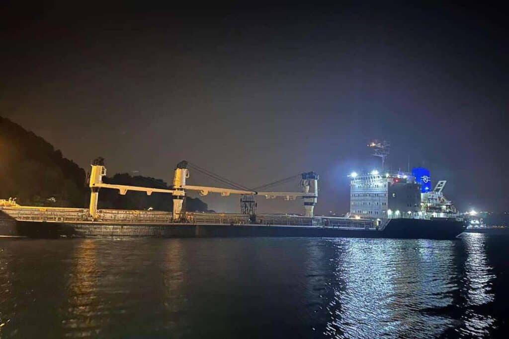 O navă din Ucraina a eşuat în Strâmtoarea Bosfor / Paza de Coastă Turcia