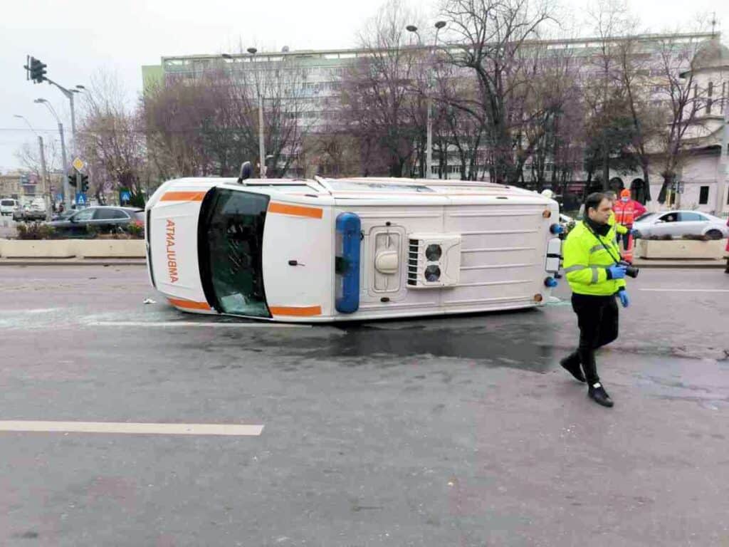 Accident ambulanță