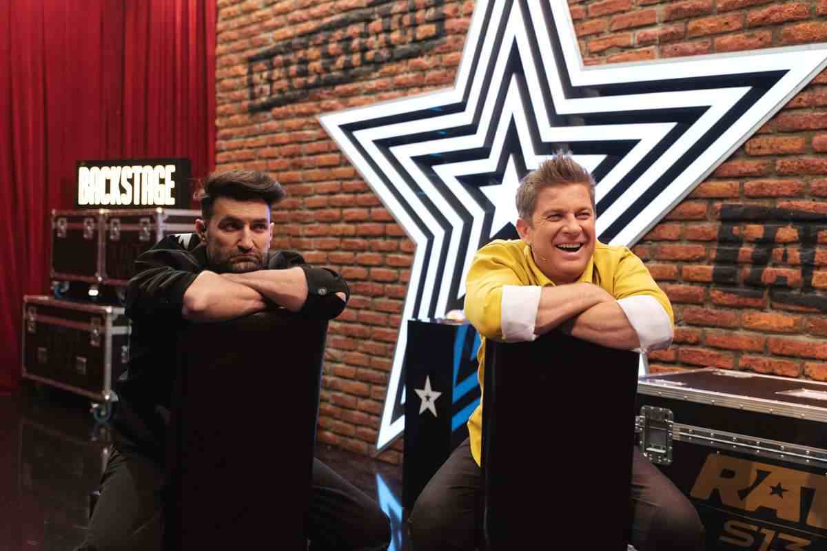 În această seară la Românii au talent, telespectatorii îl vor cunoaște pe Supereroul recunoscut! Sursa foto: Pro Tv
