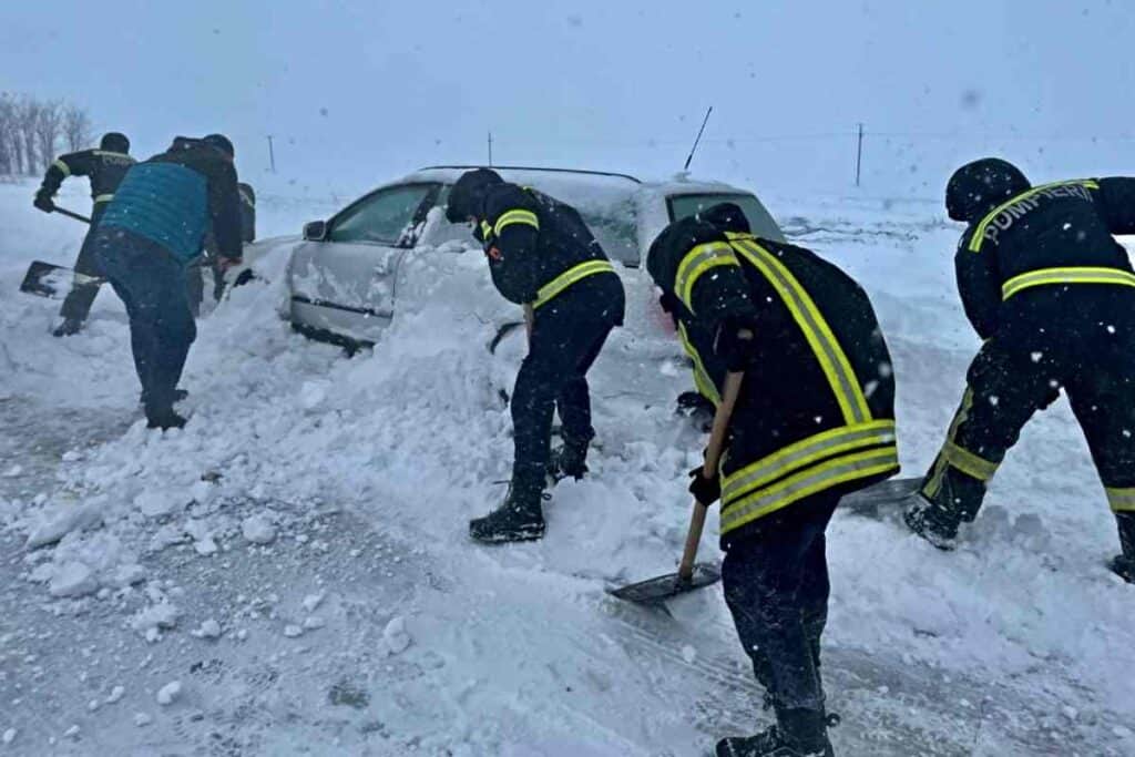 Intervenție de salvare din zăpadă ISU Botoșani