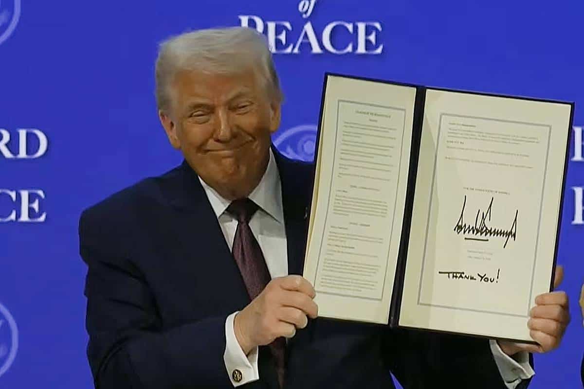 Donald Trump a semnat documente de înfiinţare a ”Consiliului Păcii”